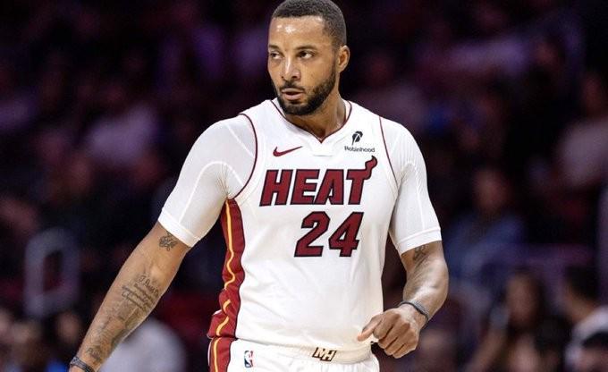 大腿说放就放，鲍威尔：快船曾说要跟我续约，结果没过多久就交易我